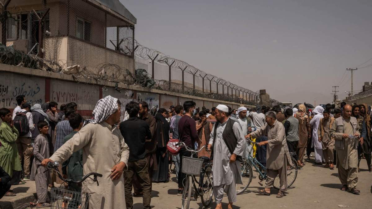 Inmediaciones del aeropuerto de Kabul, Afganistán. Fuente: (Twitter)