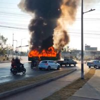 Reportan al menos 20 narcobloqueos en los límites de Michoacán con los estados de Jalisco y Colima