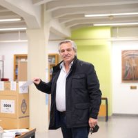 ELECCIONES 2021: Alberto Fernández emitió su voto en el barrio de Puerto Madero