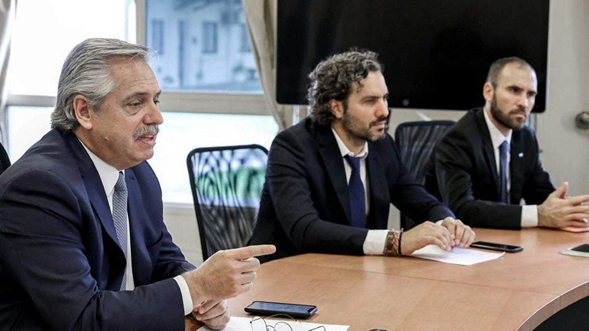 El presidente de la Nación, Alberto Fernández; el jefe de Gabinete, Santiago Cafiero; y el ministro de Economía, Martín Guzmán. Fuente: (Twitter)