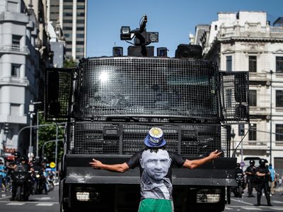 Cruces políticos por la "represión" durante el velatorio de Maradona