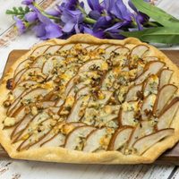 Hojaldre de peras y queso azul: una receta digna de un chef, muy fácil de hacer y con un resultado tentador