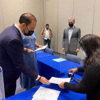 Marko Cortés entrega su carta de intención para reelegirse en el PAN
