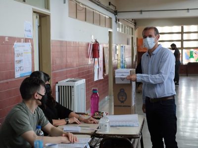 ELECCIONES 2021: Omar Gutiérrez ya emitió su voto