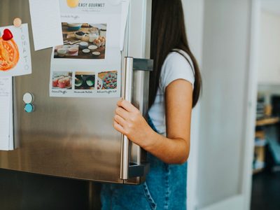 El truco para eliminar los malos olores de tu heladera y que siempre huela rico