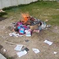 Queman libros de texto de la SEP en una comunidad de Chiapas (Video)