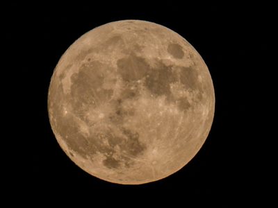 Esta noche aparecerá la última superluna del año. ¿Dónde y a qué hora se podrá ver?