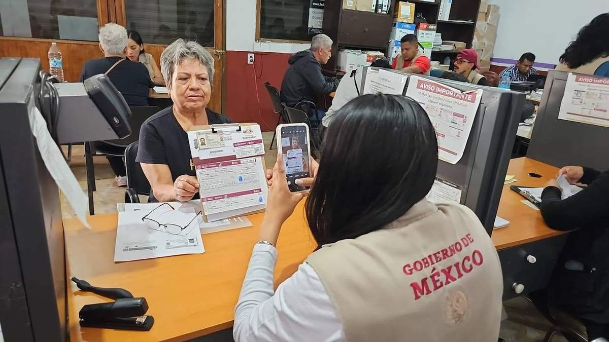 Los adultos mayores de 65 años deben presentar su identificación oficial, CURP y acta de nacimiento para registrarse en los Módulos de Bienestar antes de la fecha límite.