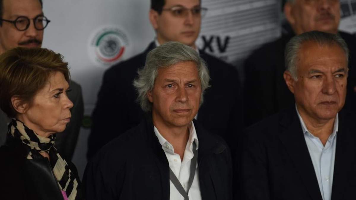 El empresario y otros activistas, en conferencia desde la Cámara Alta