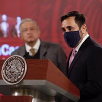 AMLO designa a Arturo Reyes Sandoval, creador de vacunas, como director del IPN