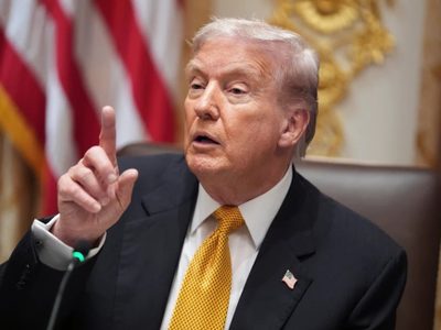 Director de la BBC dimite tras críticas a la edición de un discurso de Trump por parte de la cadena