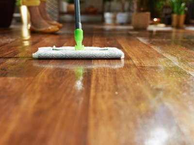 Los secretos de la abuela para limpiar tu piso de parquet y dejarlo como nuevo, sin gastar fortuna