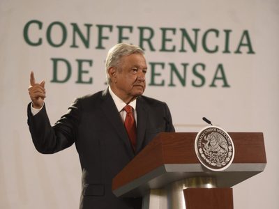 AMLO anuncia reforma para fortalecer la CFE; si adversarios se oponen asumirán la responsabilidad