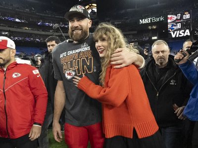 Romance de Swift y Kelce previo al Super Bowl desata teorías de la conspiración