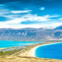Dos lagos, un paisaje único: el rincón de Santa Cruz que sorprende a los viajeros