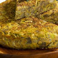 Animate a cocinar esta tortilla de berenjenas: solo cinco ingredientes y una receta rápida para el almuerzo o la cena