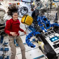 Cuánto cuesta viajar en cohete al espacio y dormir en una estación privada
