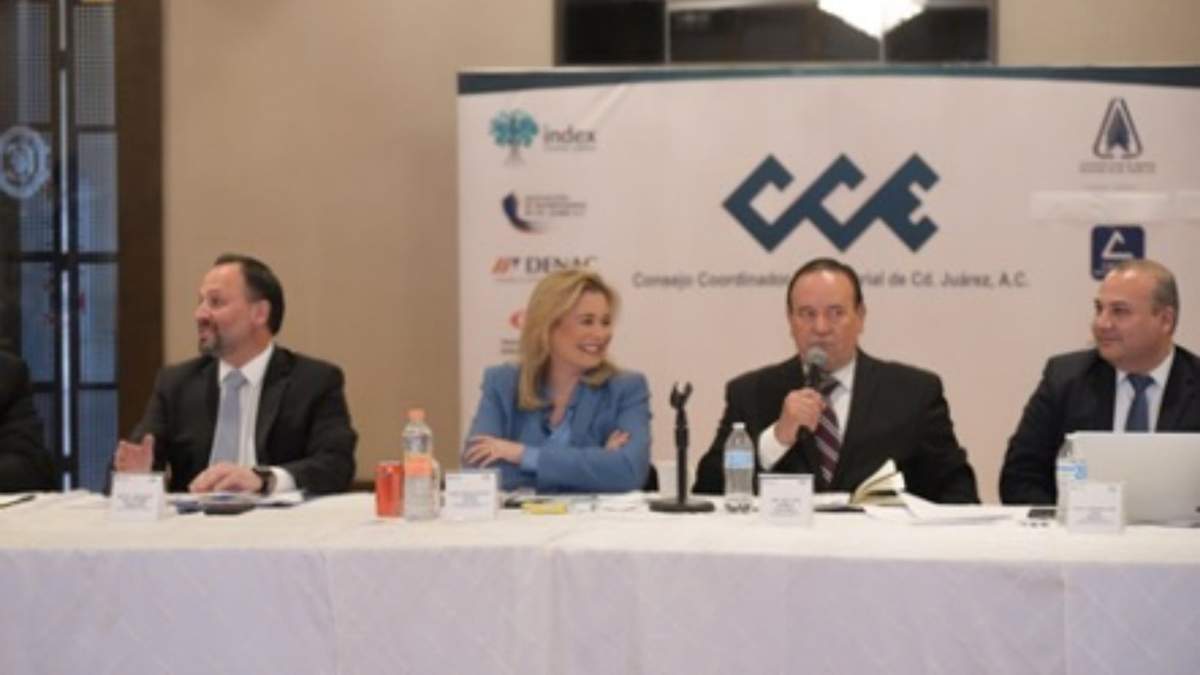 La gobernadora Maru Campos en una reunión con los integrantes del Consejo Coordinador Empresarial de Ciudad Juárez (CCE) A.C