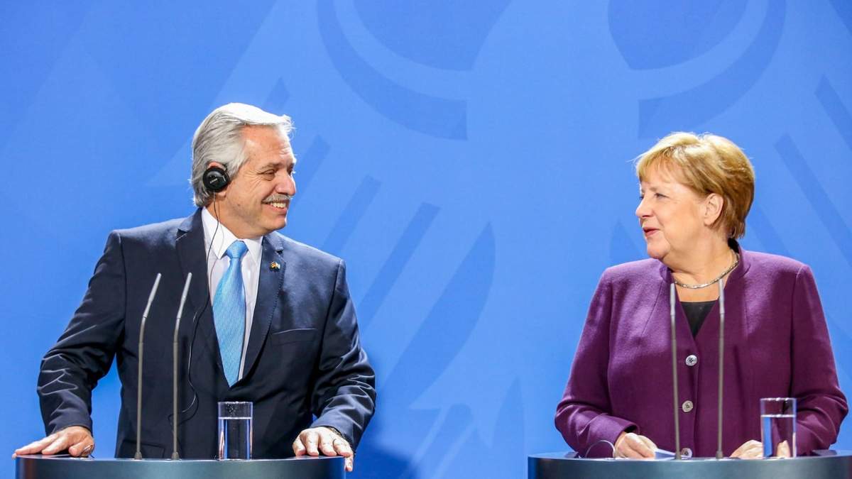 Alberto Fernández y Angela Merkel. Fuente: (Twitter)