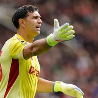 Adversario complicado: el motivo por el que Manchester United descartó contratar a Dibu Martínez