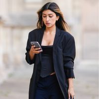 La prenda inesperada que pasó de la lencería a dominar la moda callejera: ¿la sumarías a tu guardarropa?