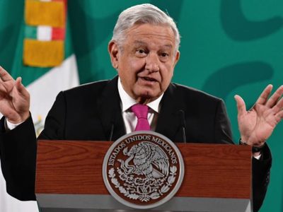 Un atentado a la democracia, el retiro de candidaturas a Salgado y Morón: AMLO