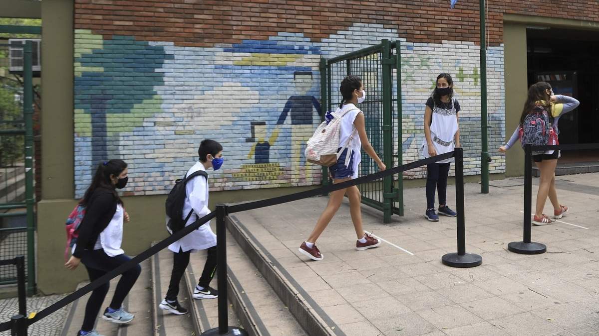 Las clases podrían comenzar una hora antes. Fuente: (Twitter)