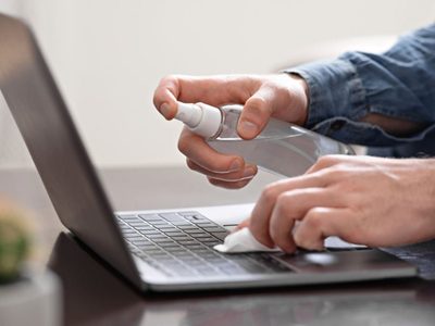 Cómo limpiar tu laptop con pocos ingredientes y dejarla tal cual como el primer día