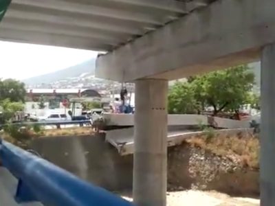 Caen vigas de 35 toneladas de obra del Viaducto Urbano en Nuevo León