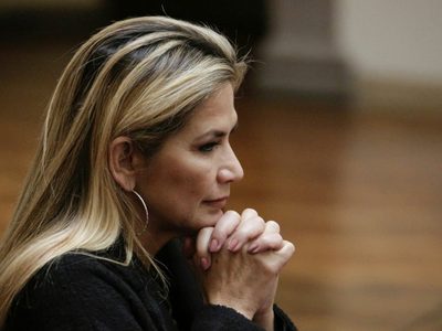 Jeanine Áñez intentó autolesionarse en prisión