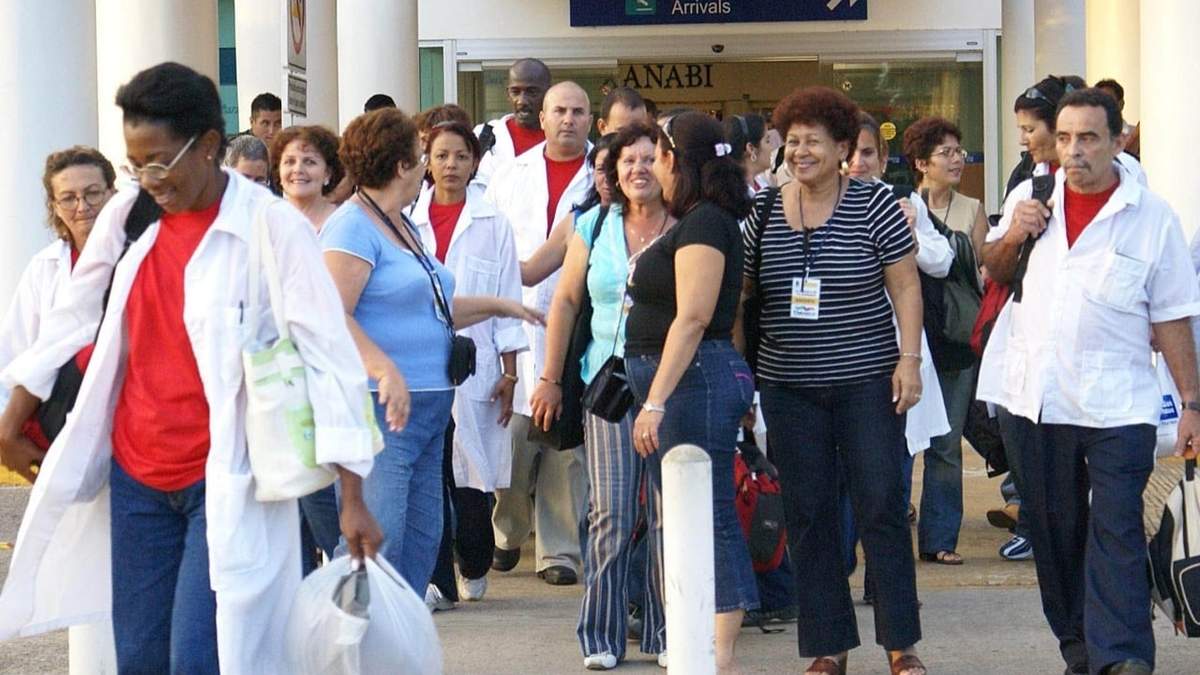 Grupo de médicos cubanos en México