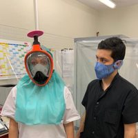 Adaptan mascarillas de snorkel para personal sanitario