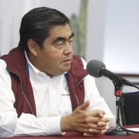 Miguel Barbosa, molesto con medio que lo exhibió en video