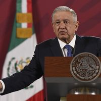 AMLO urge al gobernador de QR aclarar hoy la represión durante protesta en Cancún