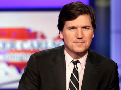 El presentador Tucker Carlson se va de Fox News