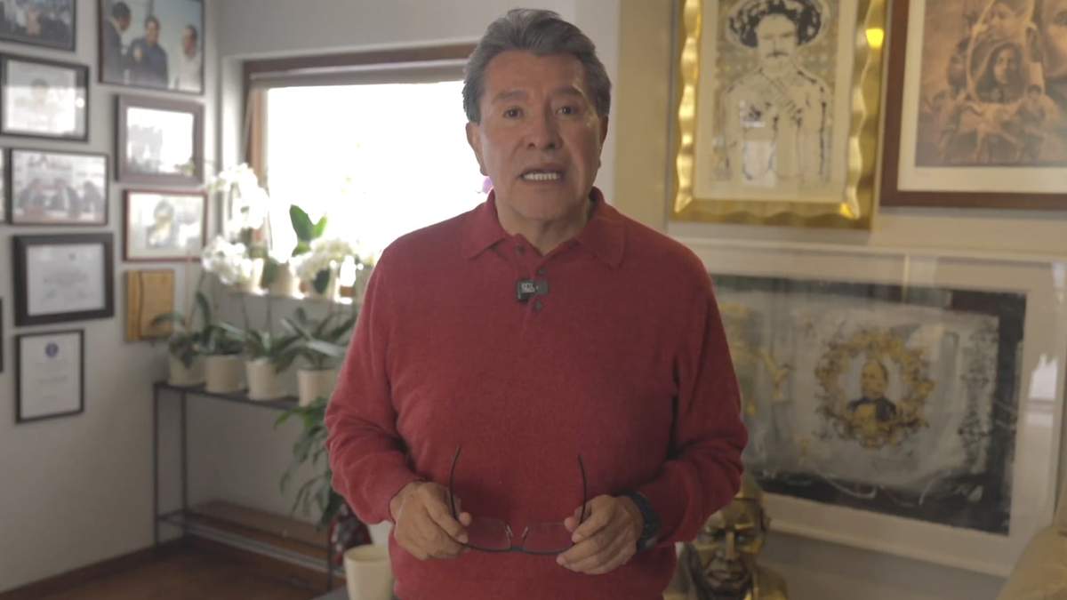 El líder de los diputados de Morena publicó un mensaje en video