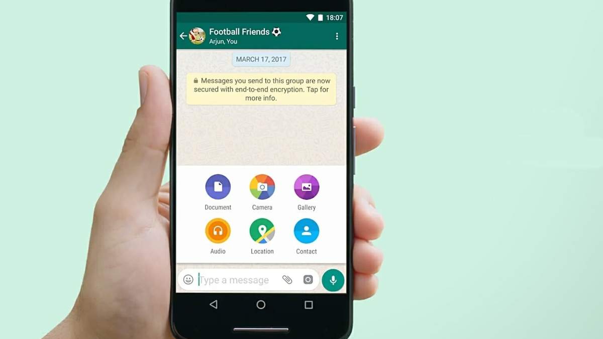 WhatsApp es el servicio de mensajería instantánea propiedad de Facebook. Fuente: (Instagram).