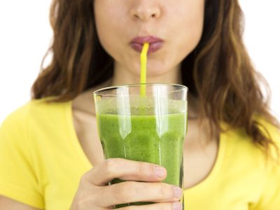 El jugo "milagroso" que ayuda a mantener tu peso: solo lleva 3 ingredientes