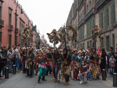 Intervención escénica callejera: 'El regreso del lobo”