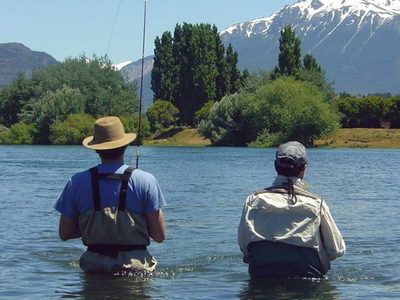 Pesca y propuesta gourmet en un recodo del río Futaleufú