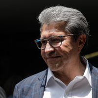 Ricardo Monreal presenta iniciativa para prohibir venta de bebidas energéticas a menores de edad