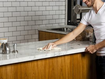 Decile adiós al sarro: el truco de las abuelas para limpiar tu bacha de la cocina en minutos