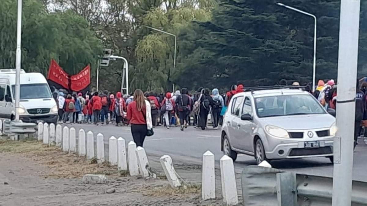 Las organizaciones sociales se mantendrá hasta las 14:00. Fuente: (Facebook)