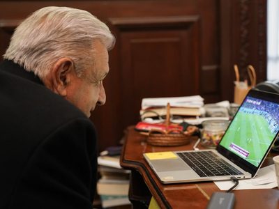 AMLO presume empate de México con Polonia: "la diferencia se llama Memo Ochoa"