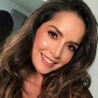 ¡Delantera XXL! Carmen Villalobos derritió con un ¡escotazo infinito! ¡Imposible mirarla a los ojos!