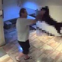 Maltrato animal: detuvieron a un hombre que estrelló a su perro contra el suelo