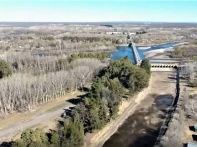 El río Neuquén registra el nivel más bajo de su historia: 30 metros cúbicos por segundo