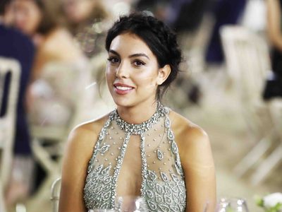 De espaldas a la cámara: Georgina Rodríguez y su familia disfrutan en alta mar