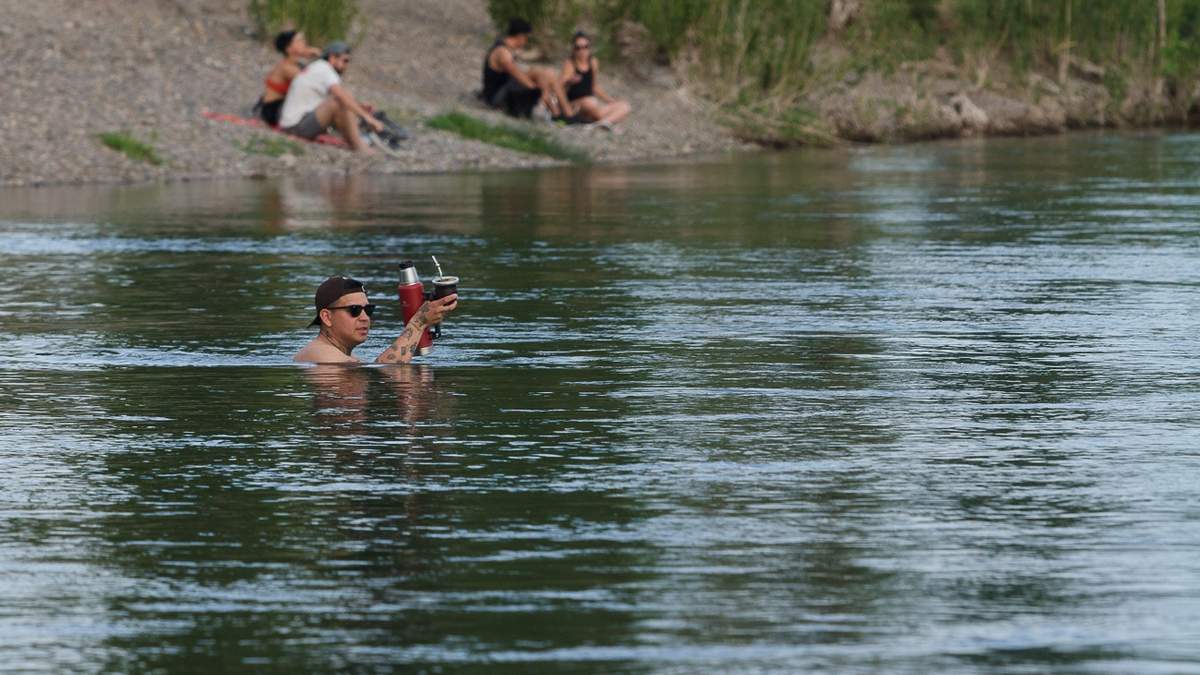 Sábado ideal para pasarla en la costa del río Limay. Fuente: (Emiliano Ortiz)