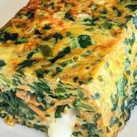 Probá este budín proteico de zanahoria y espinaca: una cena rápida para comer verduras sin aburrirte